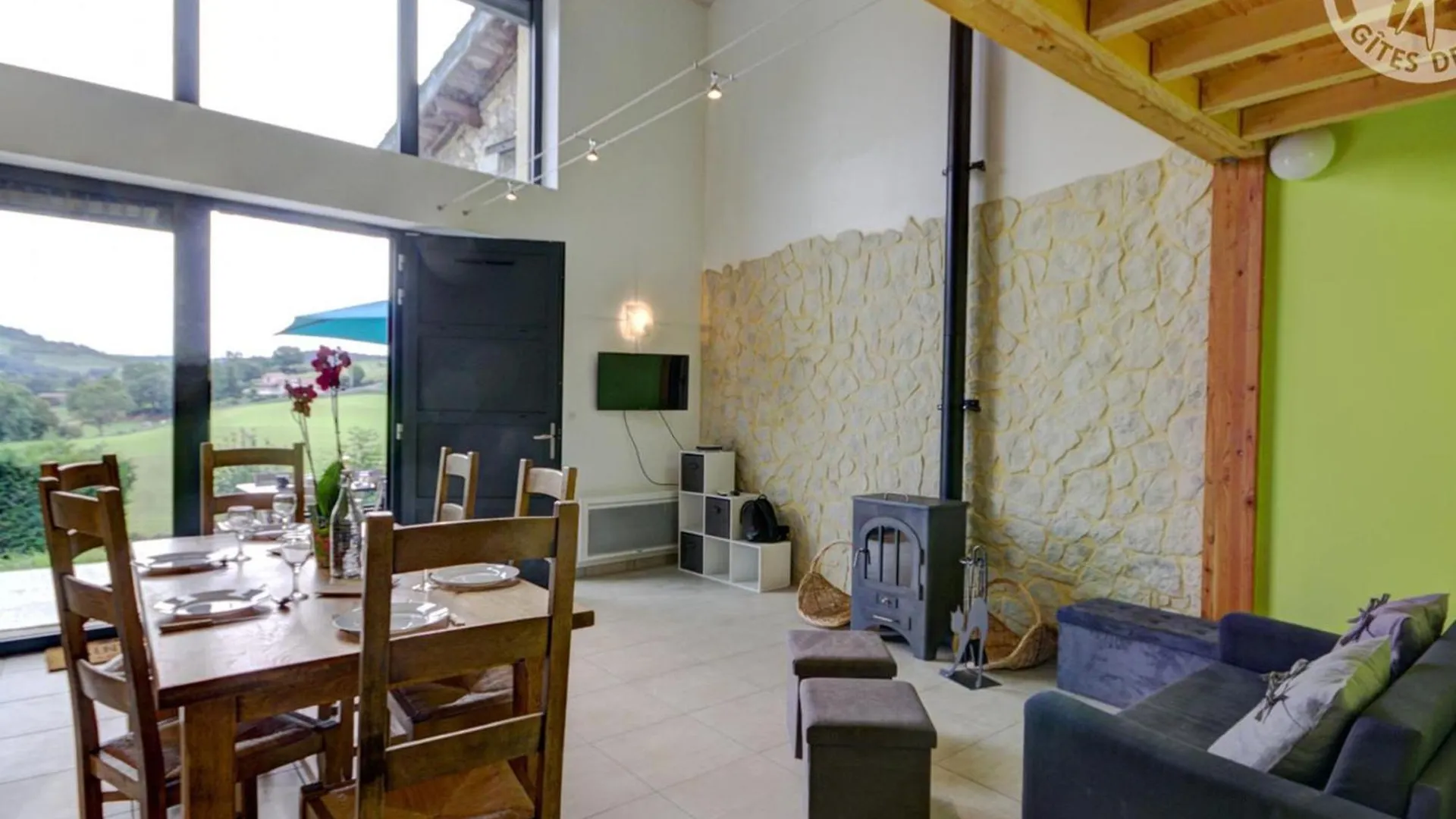 Maison Spacieuse Avec Terrasse, Jardin Et Poele A Bois A Saint-Heand - Fr-1-496-146 0*,  צרפת